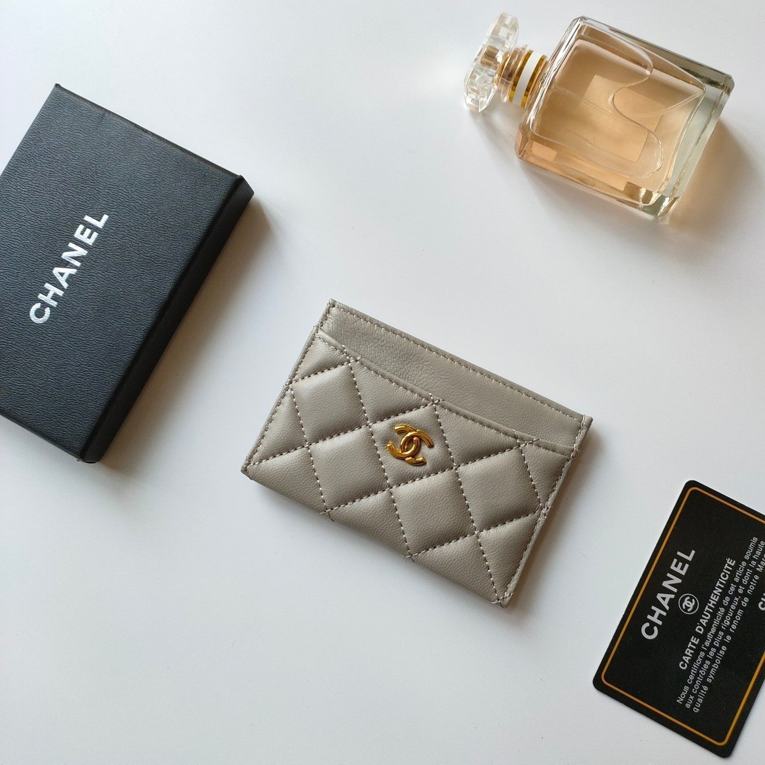 CHANEL CARD HOLDER 11.2 GRAY CALFSKIN WITH GOLD ICON