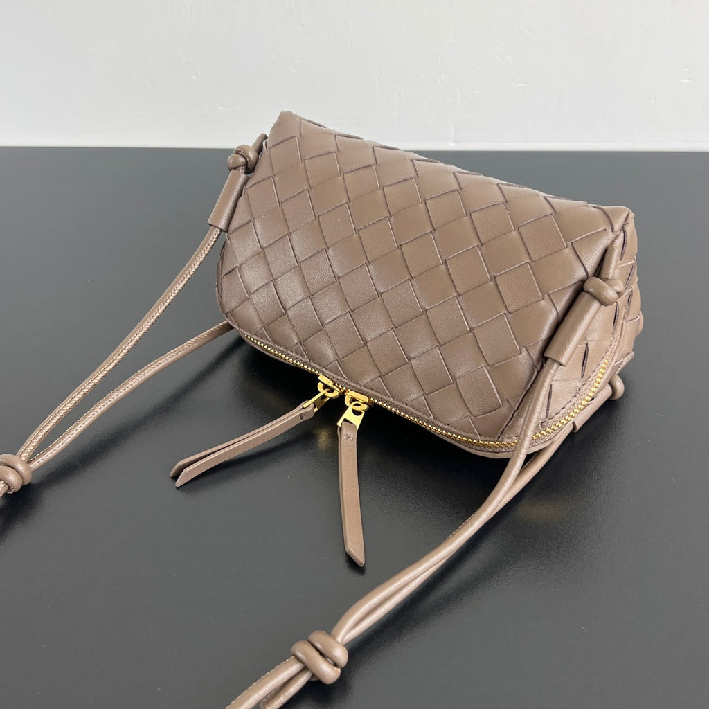 CONCERT POUCH 18 IN MEDIUM BROWN LAMBSKIN