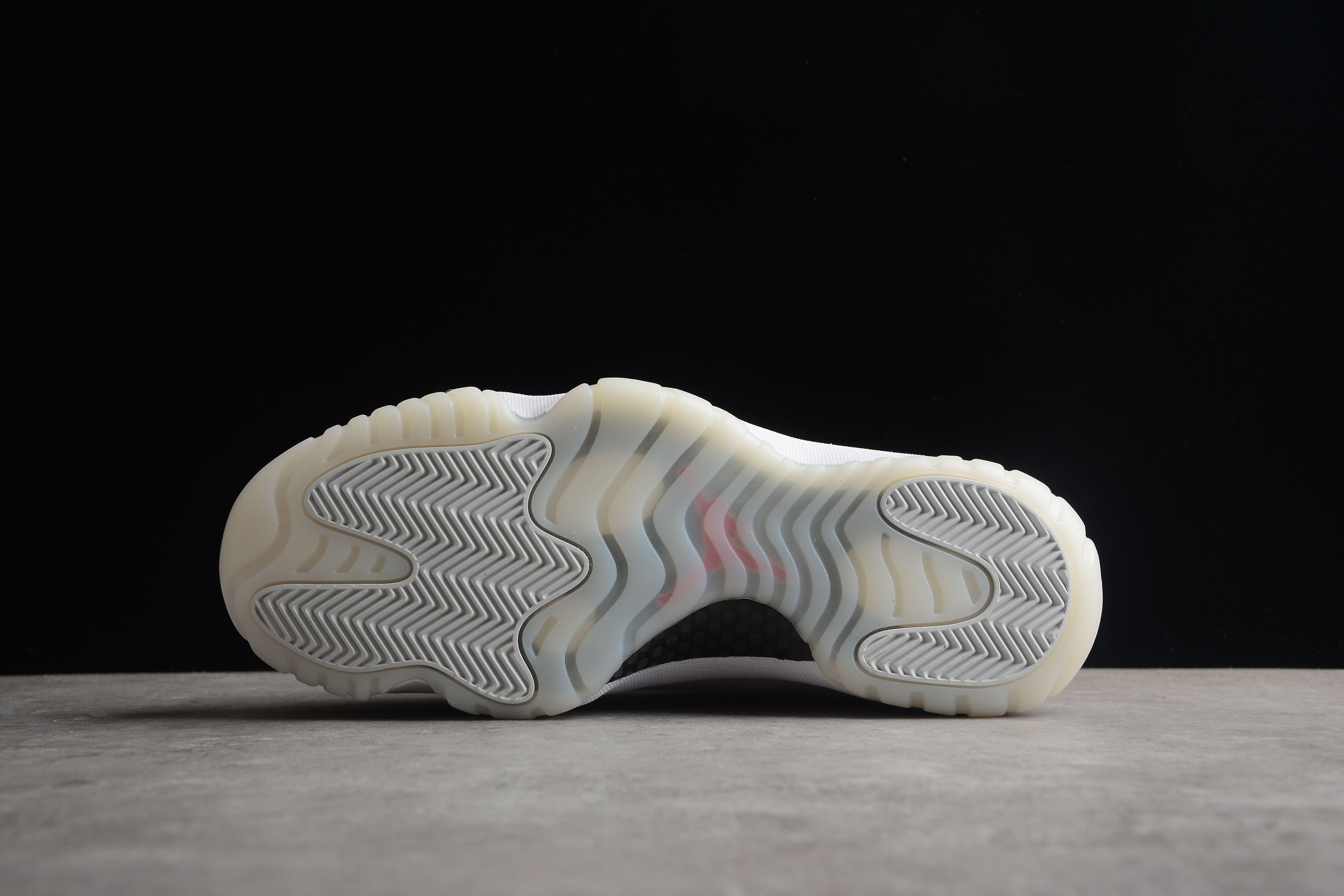 AJ 11 "Platinum Tint"
