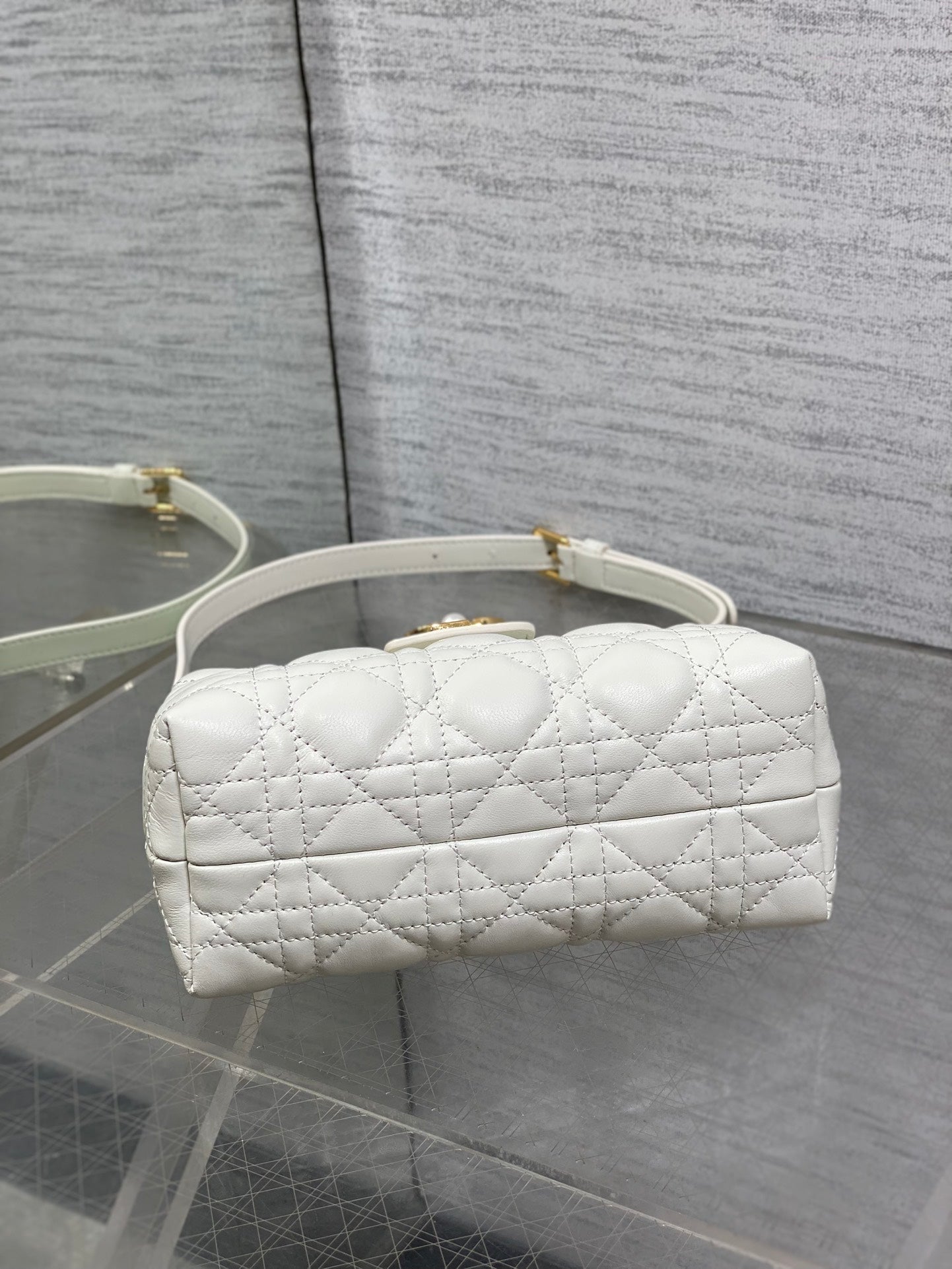 DIOR 25S JOLIE TOP HANDLE MINI BAG 18 IN WHITE CALFSKIN GOLD HARDWRE