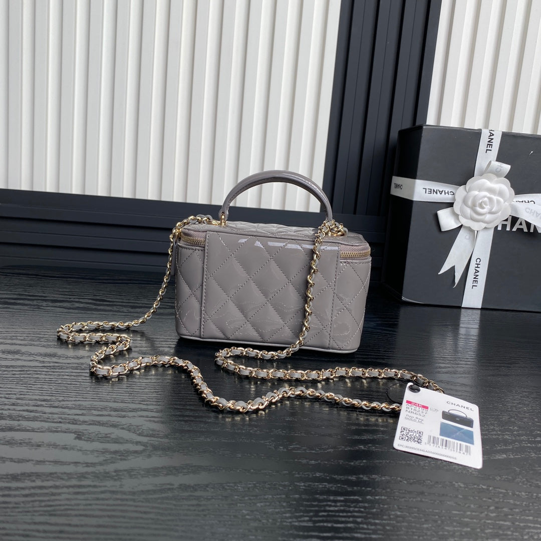 CHANEL 25S VANITY CASE 17 IN CHARCOAL GRAY PATENT CALFSKIN GOLD HARDWARE