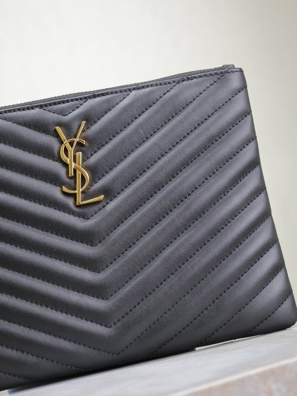 CLUTCH 24 IN BLACK QUILTED CALFSKIN GOLD BUCKLE